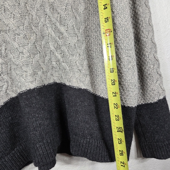Vince Grey Colorblock Cable Knit Crewneck Sweater Size M Yak & Wool Blend - Picture 16 of 16